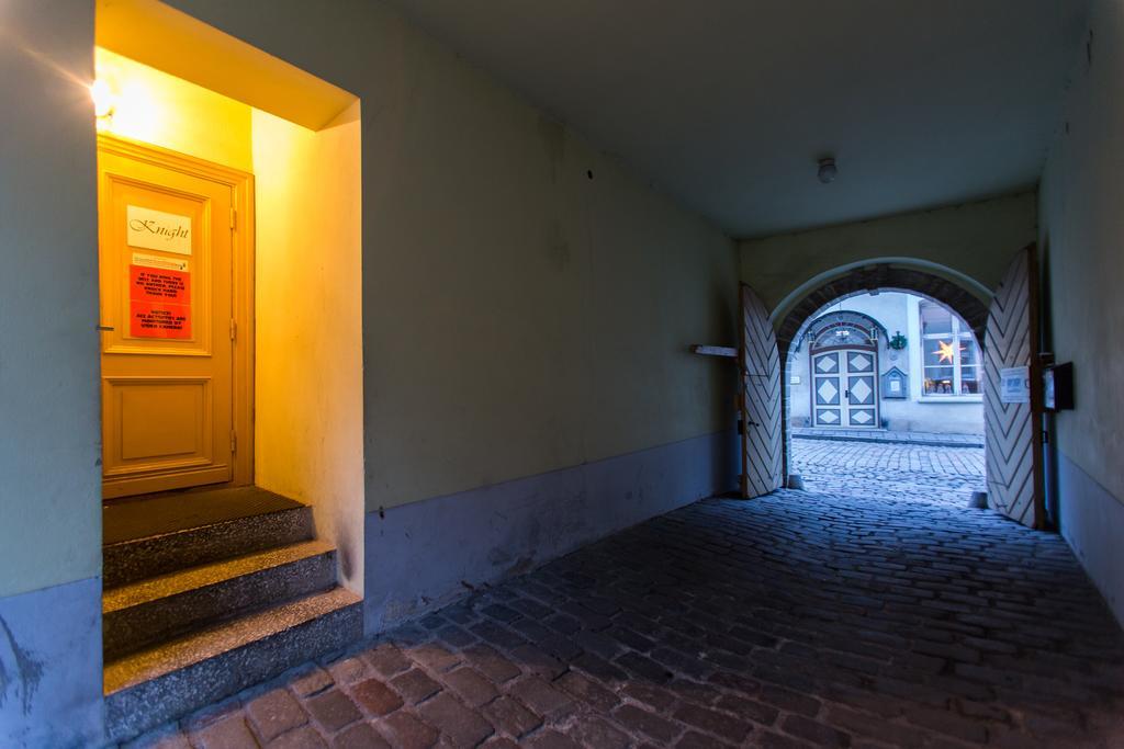 The Knight House Hostel Tallinn Exterior foto